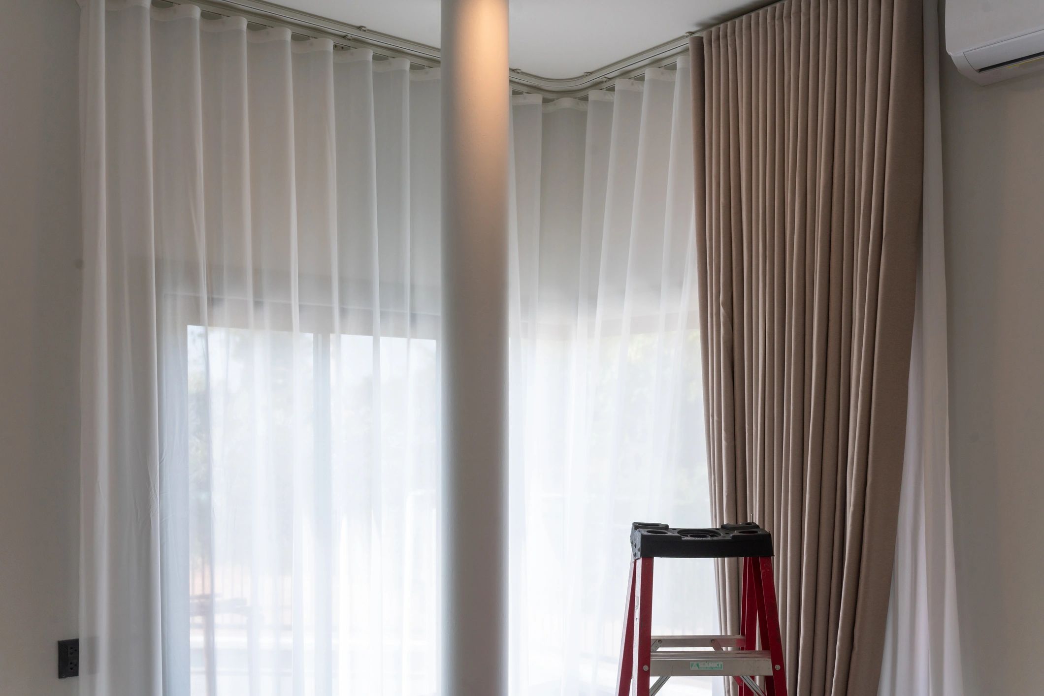 Pusat Gordyn — bespoke curtain and blinds installations